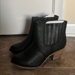 Charles Albert Black Ankle Booties (New)- Sz 8